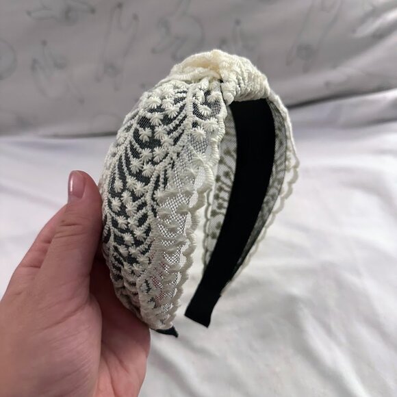 NWOT Ivory Lace Knotted White & Black Stiff Headband from JC Penney - Picture 4 of 5